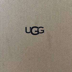 UGG Slippers! Size 6